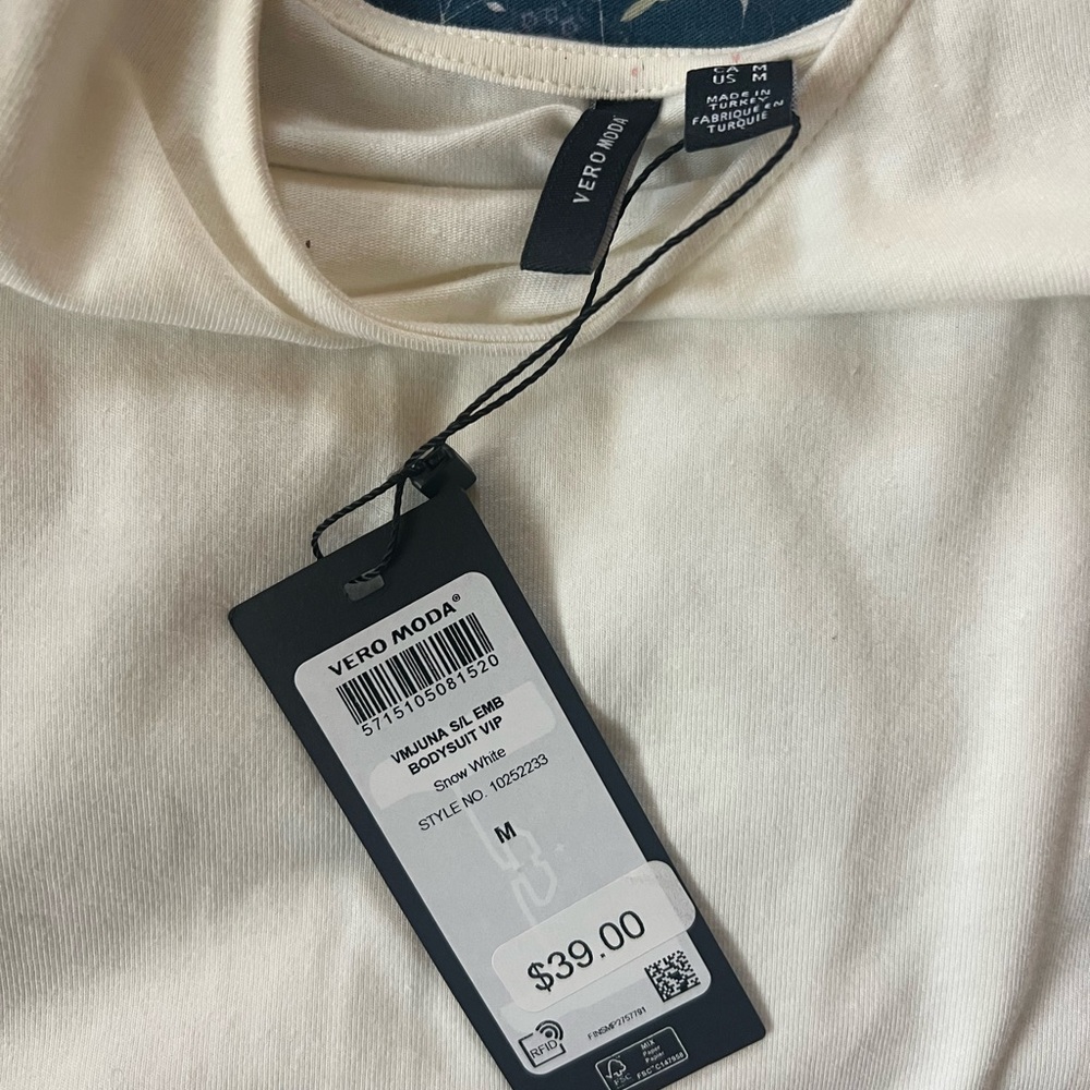 Vero Moda WHITE Flutter Sleeve Bodysuit - Picture 2 of 4